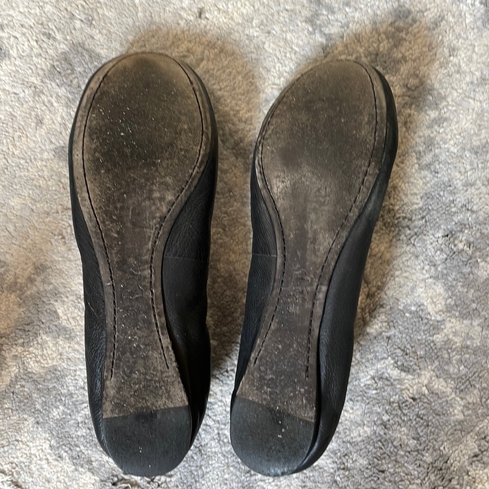 Tory Burch Black Flats with Gold Logo - Picture 4 of 4
